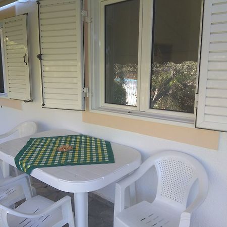 Roula'S Rooms Aegina Bagian luar foto