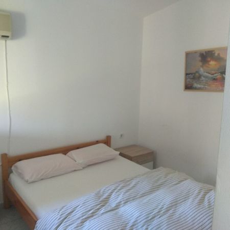 Roula'S Rooms Aegina Bagian luar foto