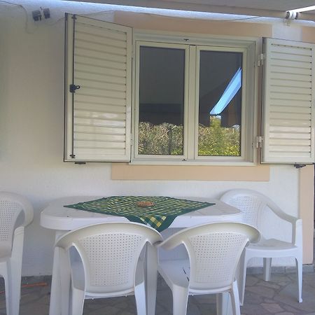 Roula'S Rooms Aegina Bagian luar foto